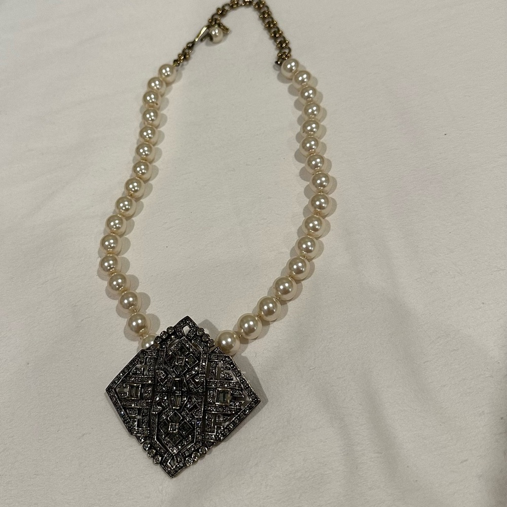 Vintage Heidi Daus Elegant Pearl and Silver Pendant Necklace